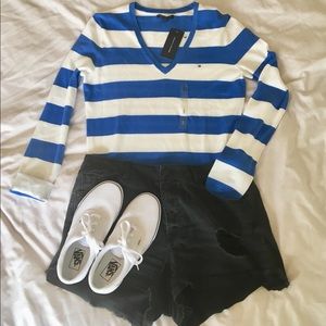 NWT TOMMY HILFIGER V NECK SWEATER - S